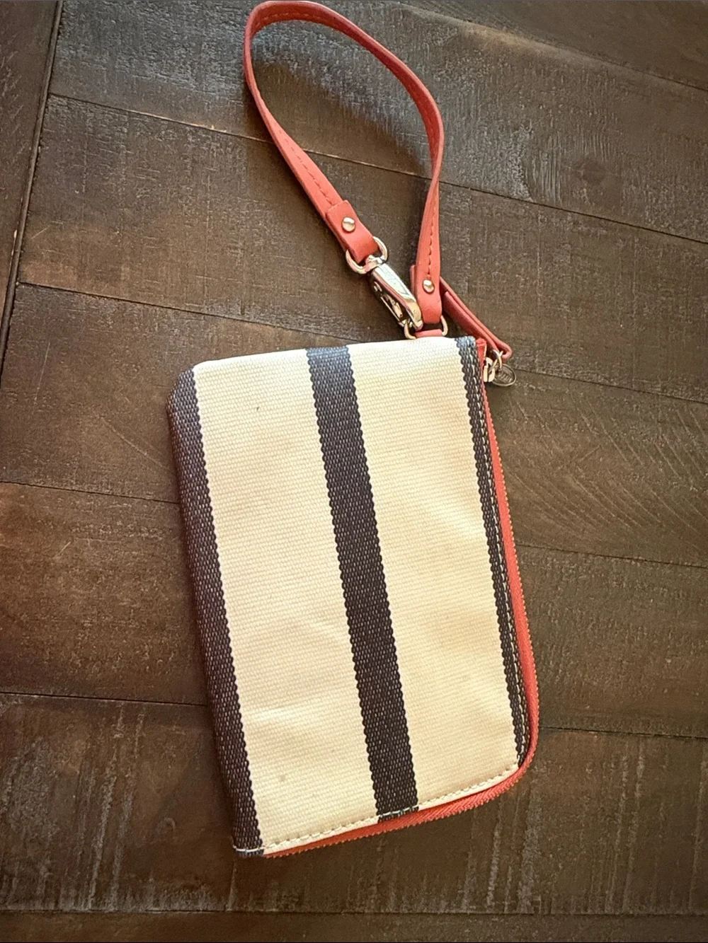 Fossil wristlet horizontal